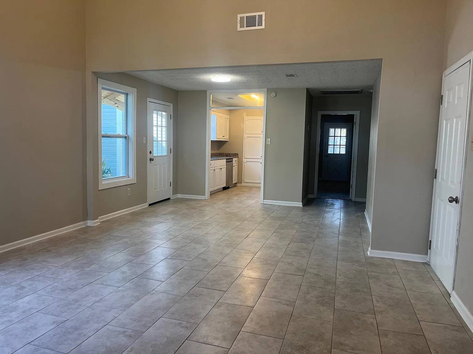 3 bed, 1500 sqft, $1,750 — Photo 3