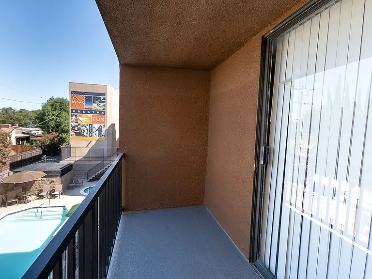 5235 Kester Ave — Photo 65