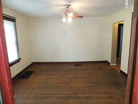 3 bed, 1000 sqft, $3,600 — Photo 2