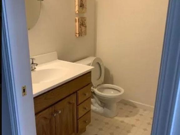 4th image of 1124 Thomas St