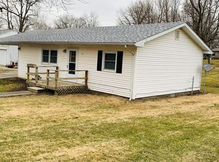 112 3rd St, Pawnee, IL 62558