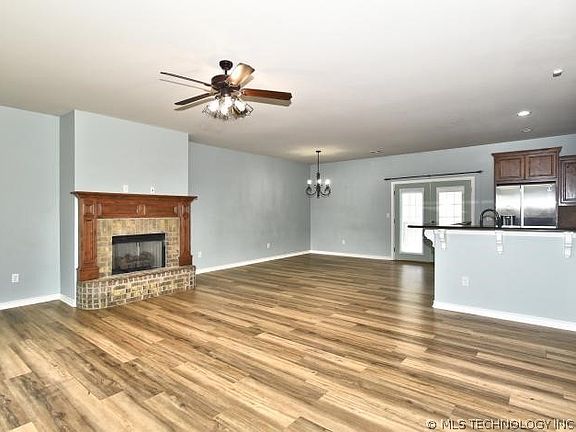 2nd image of 1810 S Stephanie St