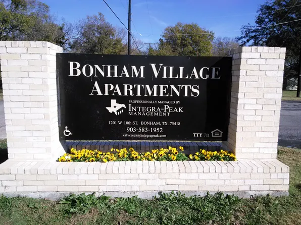 Bonham Village Apartments, 1201 W 10th St, Bonham, TX 75418