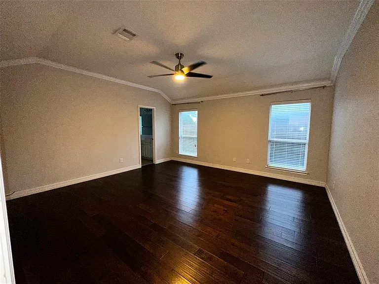 401 Sagebrush Trl — Photo 17