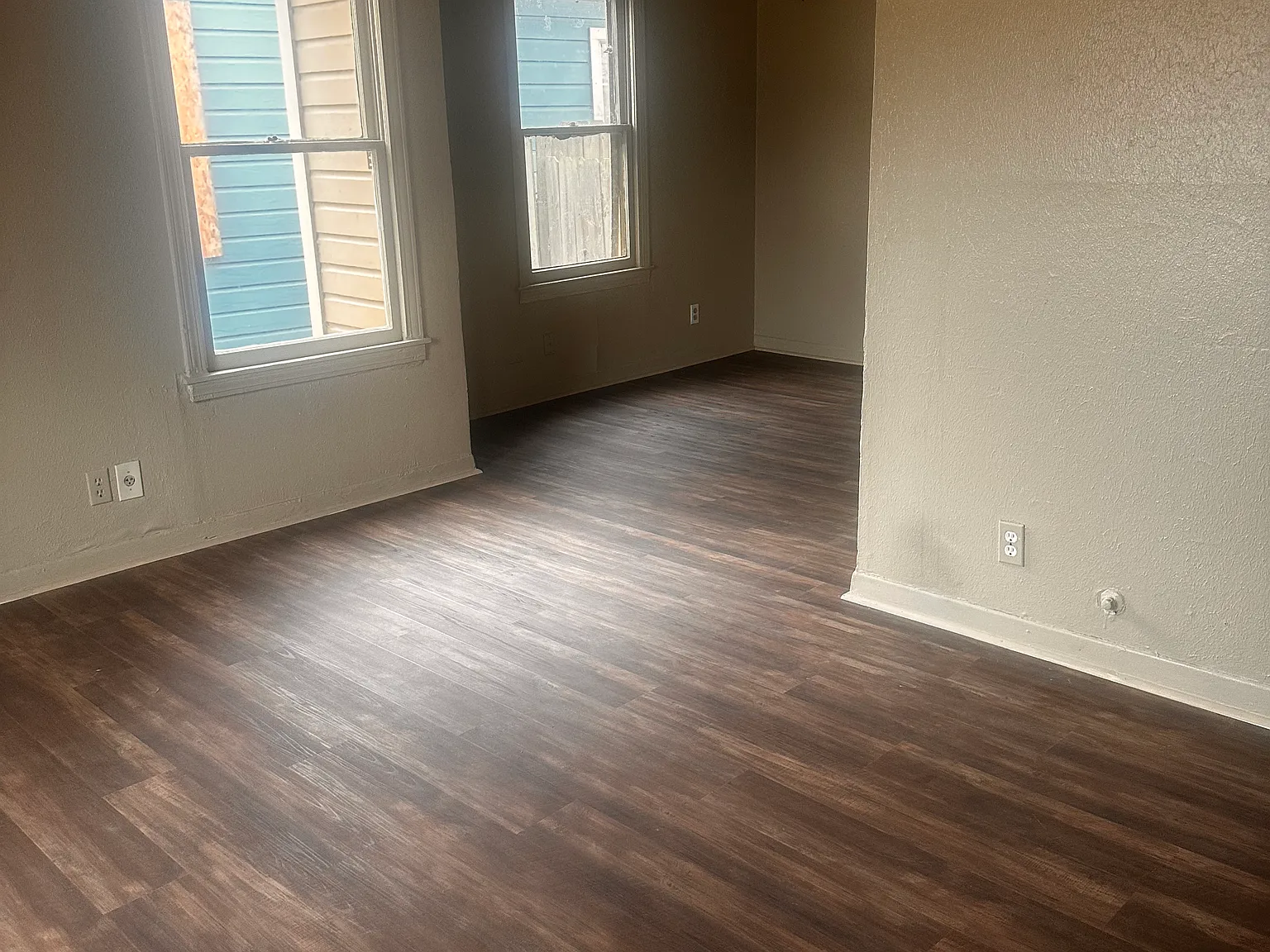 1006 Campbell St — Photo 3