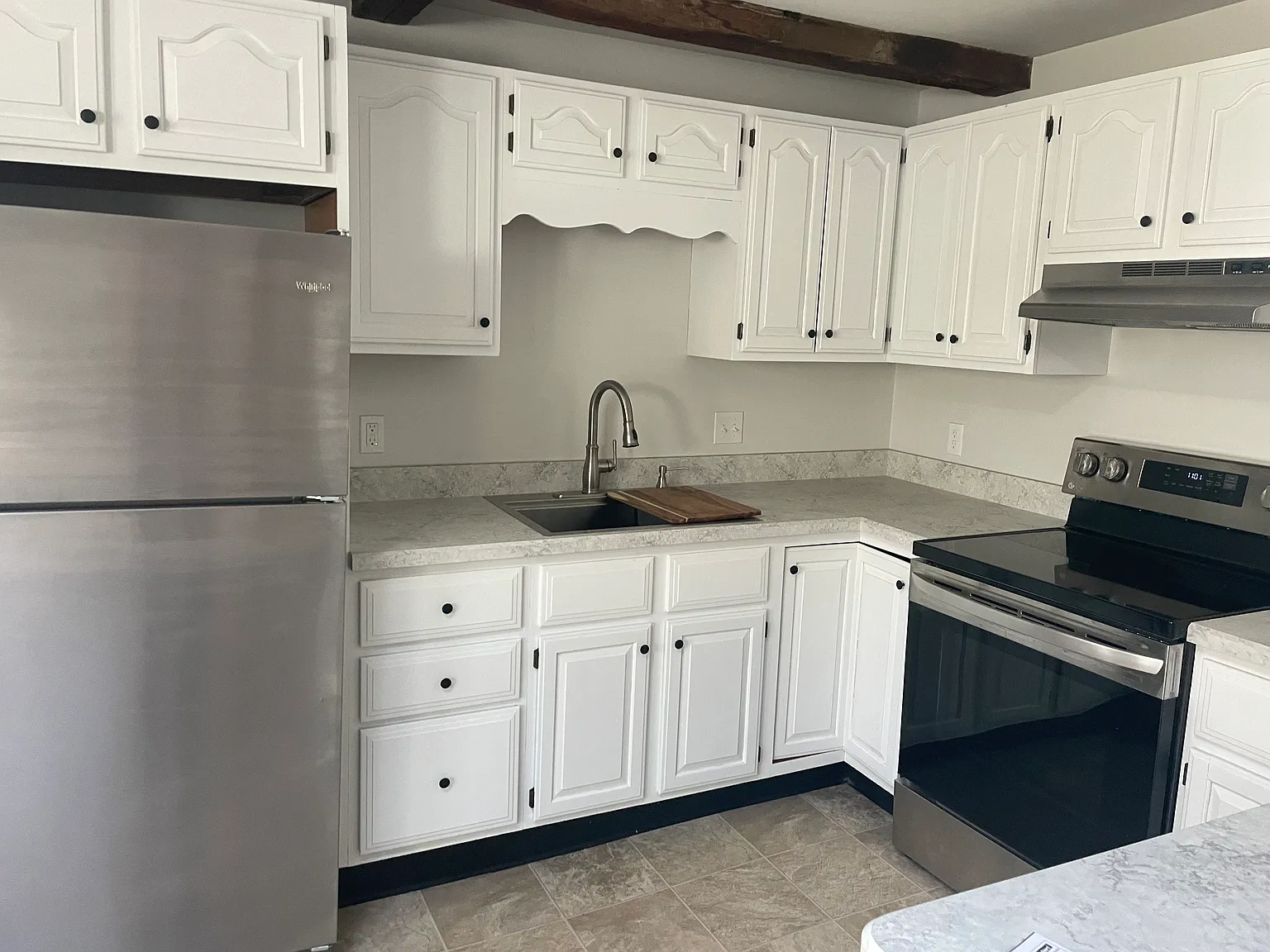 3 bed, 1000 sqft, $3,300 — Photo 2
