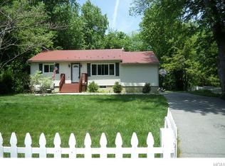 10 Merriewold Ln N, Monroe, NY 10950