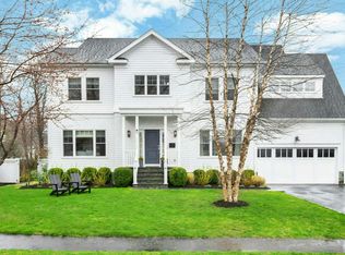 91 Smith St, Fairfield, CT 06824