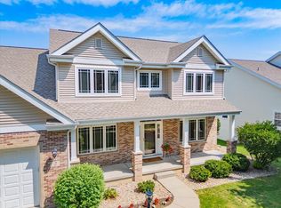 2 Greystone Cir, Middleton, WI 53562