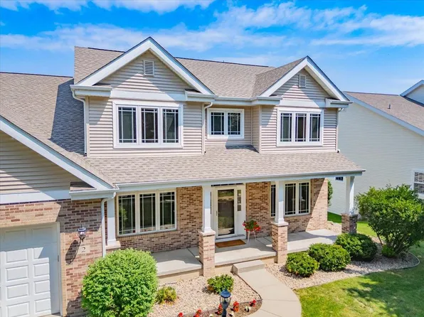 2 Greystone Circle, Middleton, WI 53562