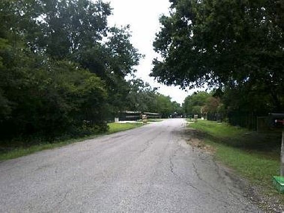 Exterior Neighborhood (street photo)