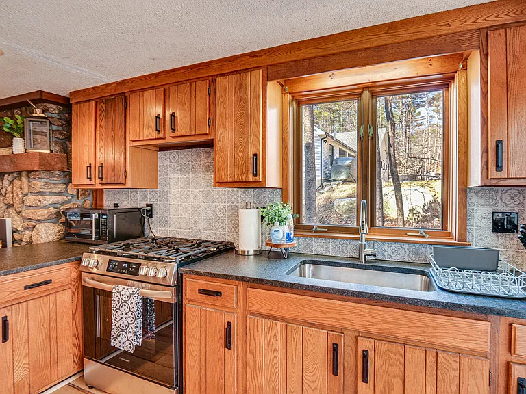 230 E Side Dr — Photo 12