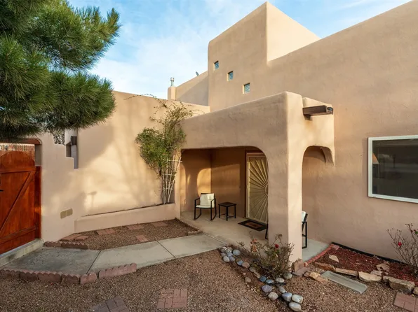 3133 Pueblo Hawikuh, Santa Fe, NM 87507