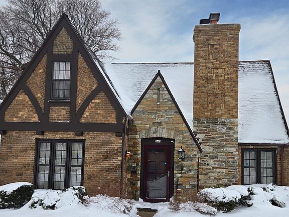 2nd image of 843 Wilson St