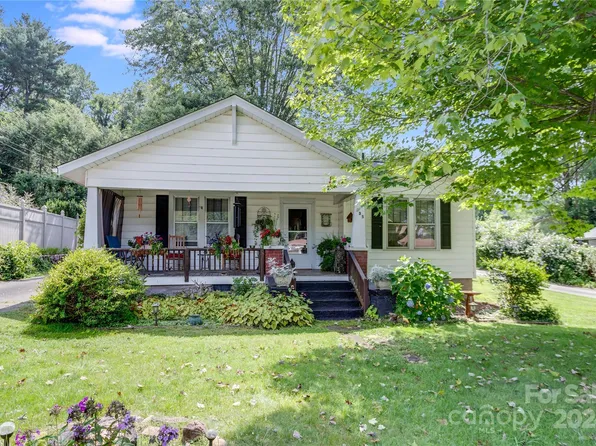 135 Camelot Dr, Waynesville, NC 28786