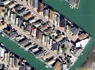 733 E Clam Cir, Port Isabel, TX 78578