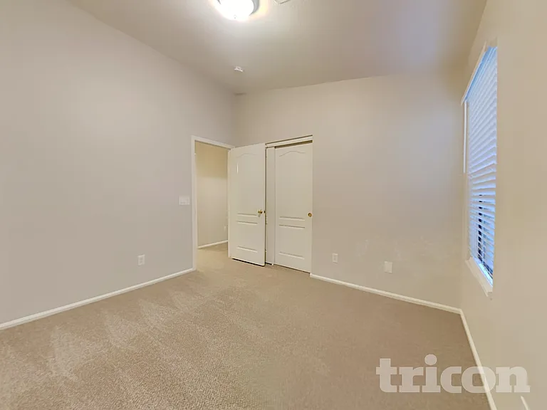15833 W Moreland St — Photo 14