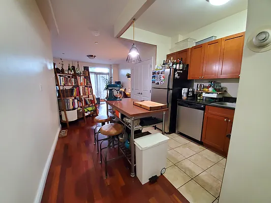 Rented by EXR | media 12