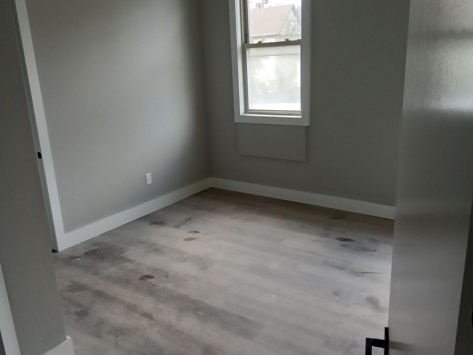 1st image of 682 E 25th St
