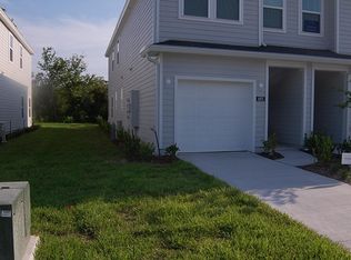 689 Holly Lakes Dr, Orange Park, FL 32073