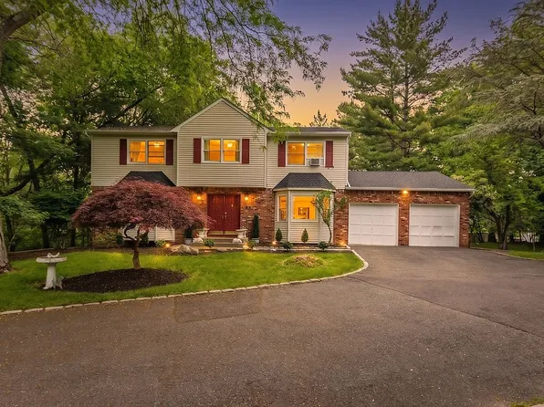 20 S Airmont Rd, Suffern, NY 10901