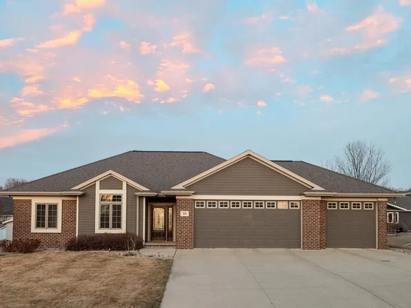 301 Michigan Ave NW, Orange City, IA 51041