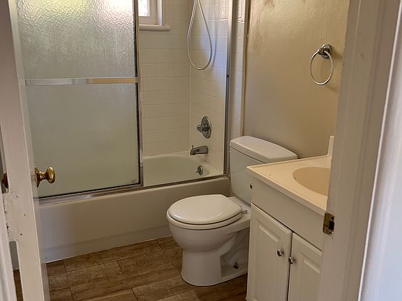 2nd image of 1205 Alameda De Las Pulgas APT 8