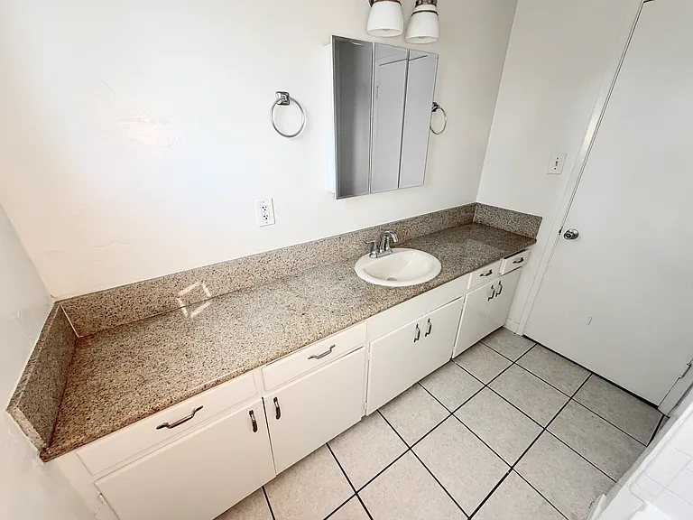 585 W Sierra Madre Blvd — Photo 28