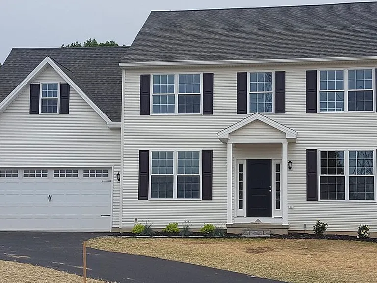 205 Carriage Walk Dr — Photo 1