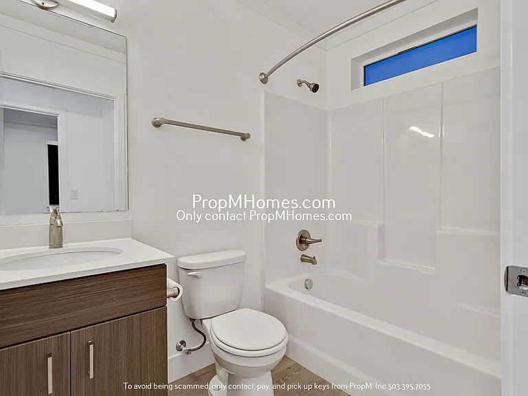 1825 SE 50th Ave #301 — Photo 10