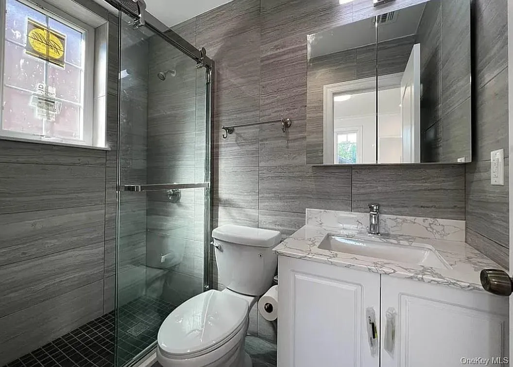 3 bed, 2.0 bath, 900 sqft, $3,200 — Photo 3