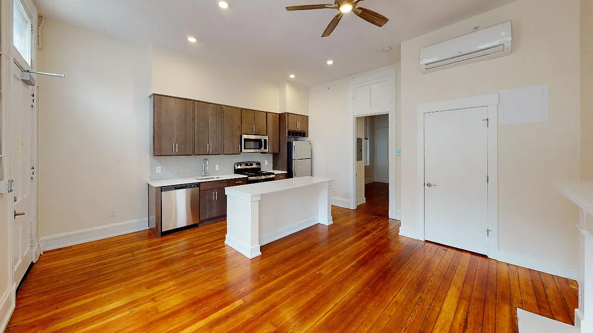 Floor plan 555 E 13th St 101