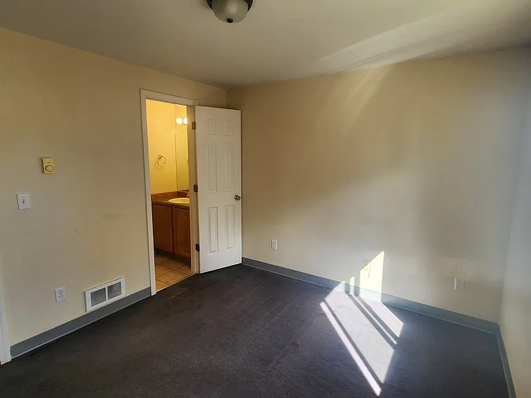 2114 N Yellowstone St #B — Photo 9