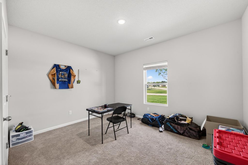 1604 Casey Cir, Newton, KS - More