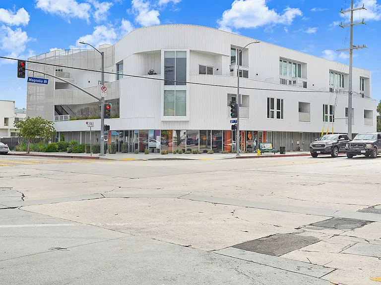 11700 Magnolia Blvd #210 — Photo 8