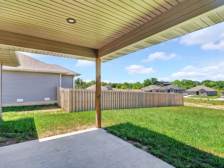 556 Spring Meadow Dr — Photo 29