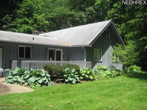 17091 Wing Rd, Chagrin Falls, OH 44023