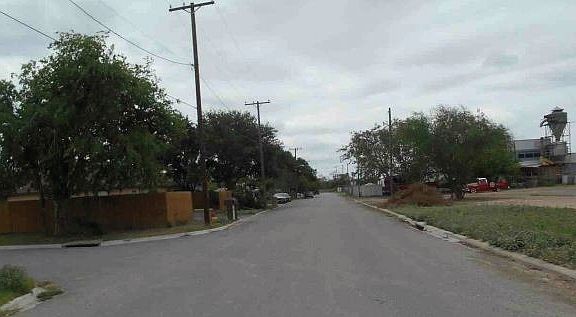 Exterior Neighborhood (street photo)
