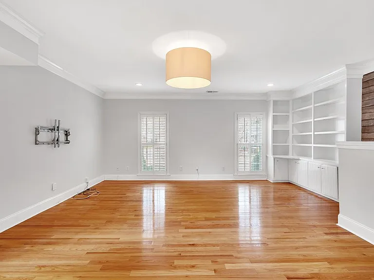 1210 Mendenhall Ct — Photo 5