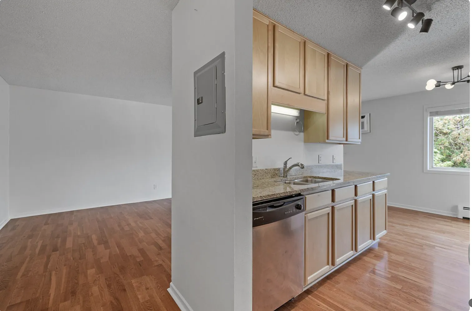 1 bed, 642 sqft, $1,800 — Photo 4
