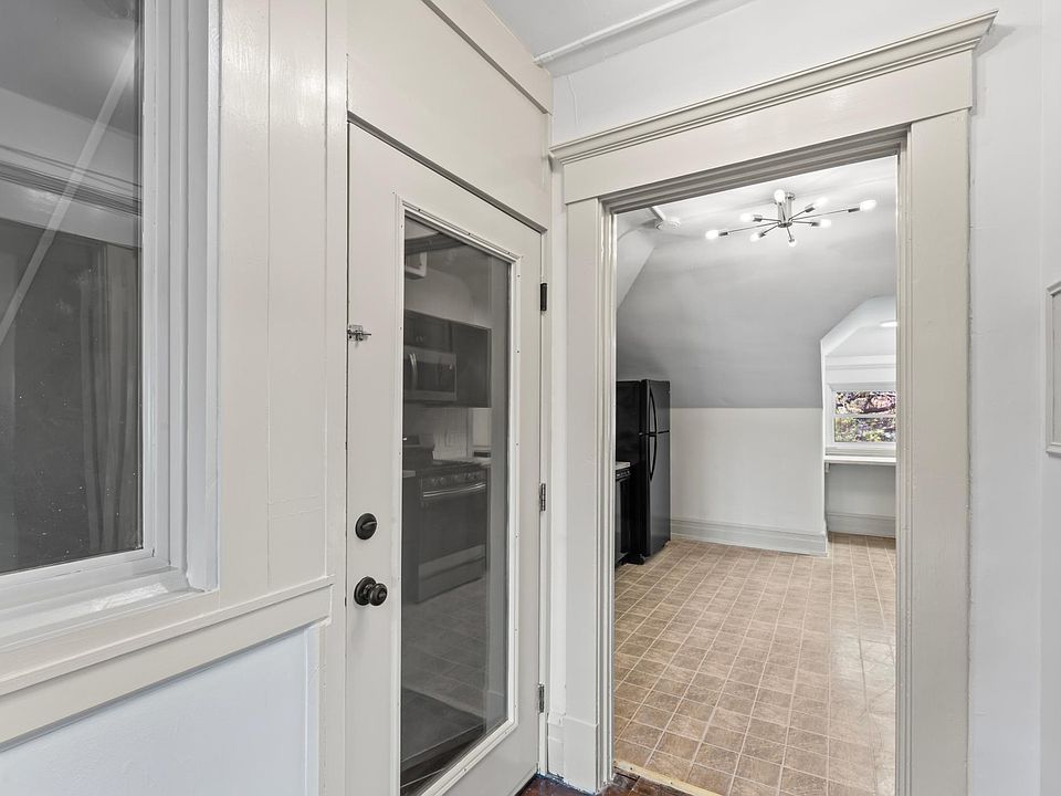 Entrance to Kitchen