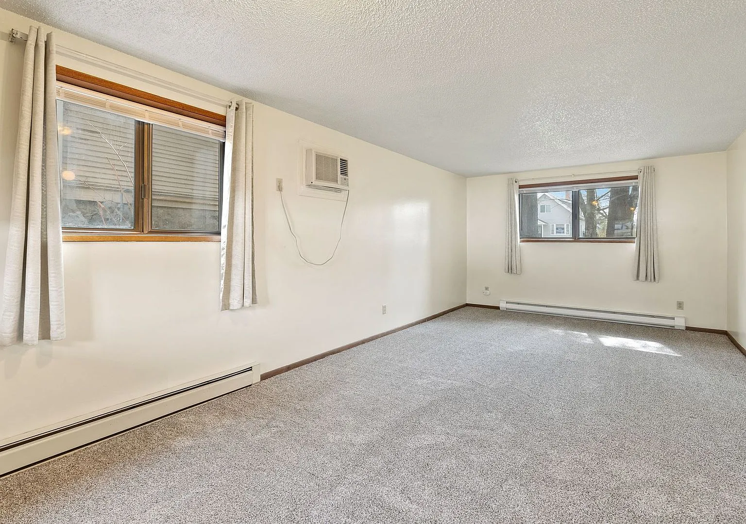 Windwood Apartments — Photo 3