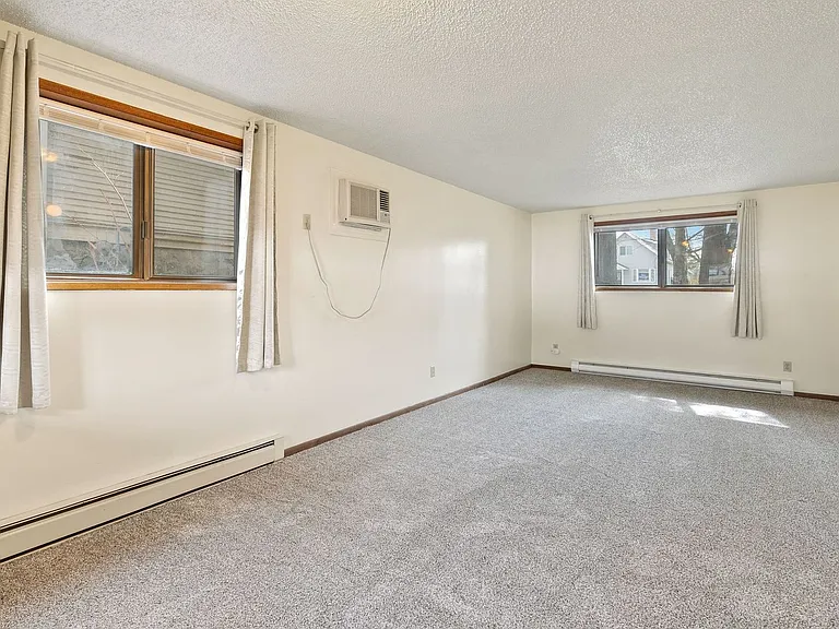 511 E Augusta Ave — Photo 3