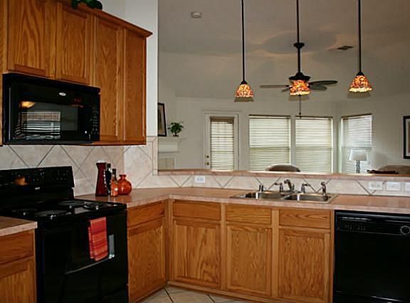 5th image of 733 Magnolia Trl
