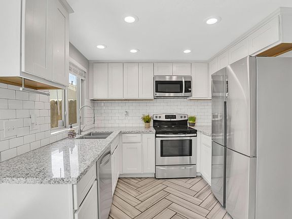 3rd image of 171 Saginaw Cir