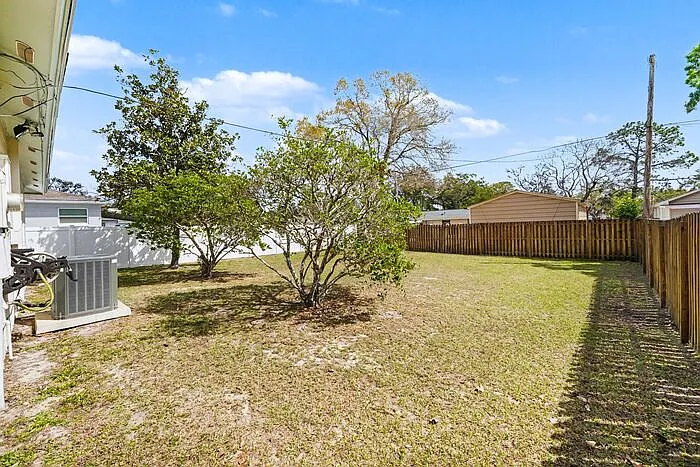9605 N Edison Ave — Photo 24