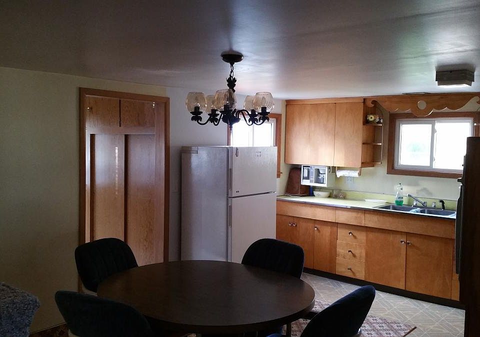 Kitchen dining area