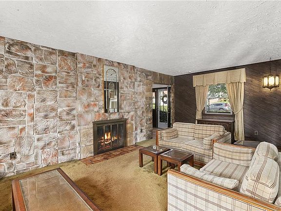 4th image of 35 Cowdrey St