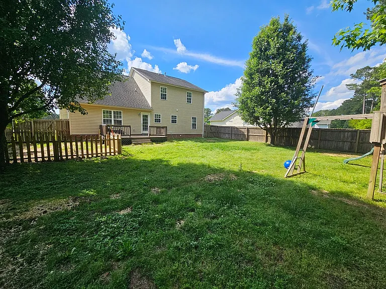 208 Burning Tree Ln — Photo 31