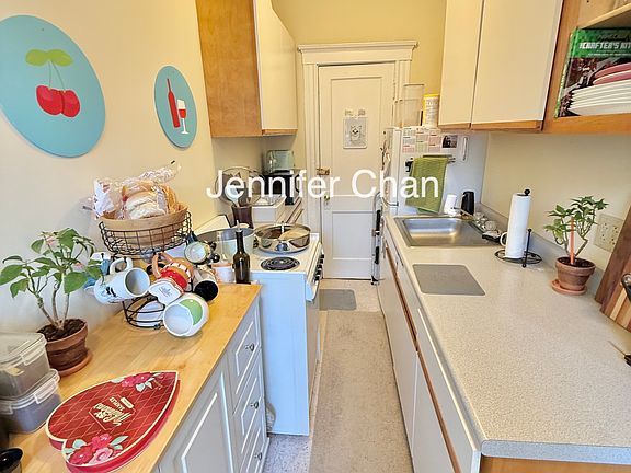 5th image of 215 Kelton St #16